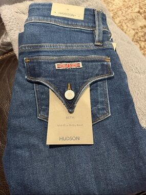 Hudson Jeans Beth Mid-Rise Baby Boot Jeans in Dark Blue Wash